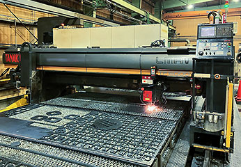 レーザー切断加工機　LMR-5（6kW）
